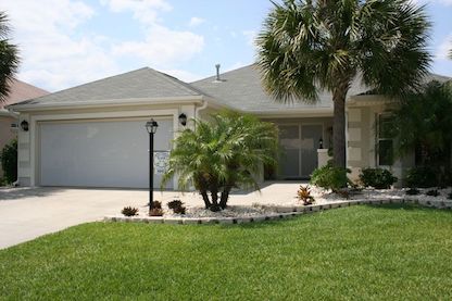 Why are screened garages so common in Florida?